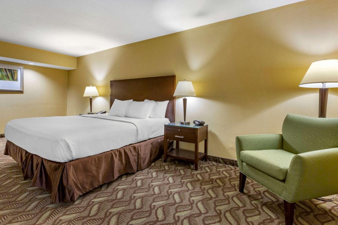 Clarion Inn & Suites Roswell Exterior foto